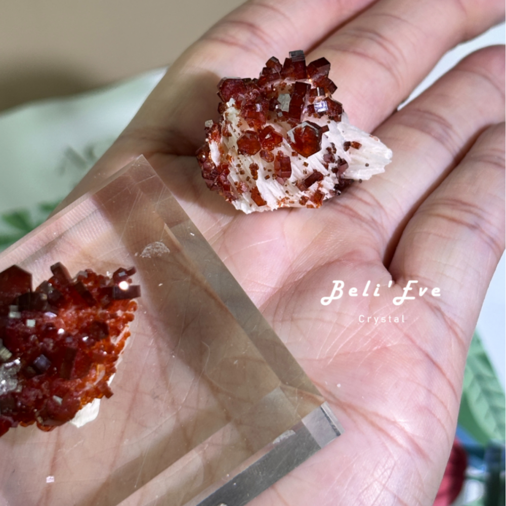 『照亮混沌』釩鉛礦Vanadinite 精品礦物標本