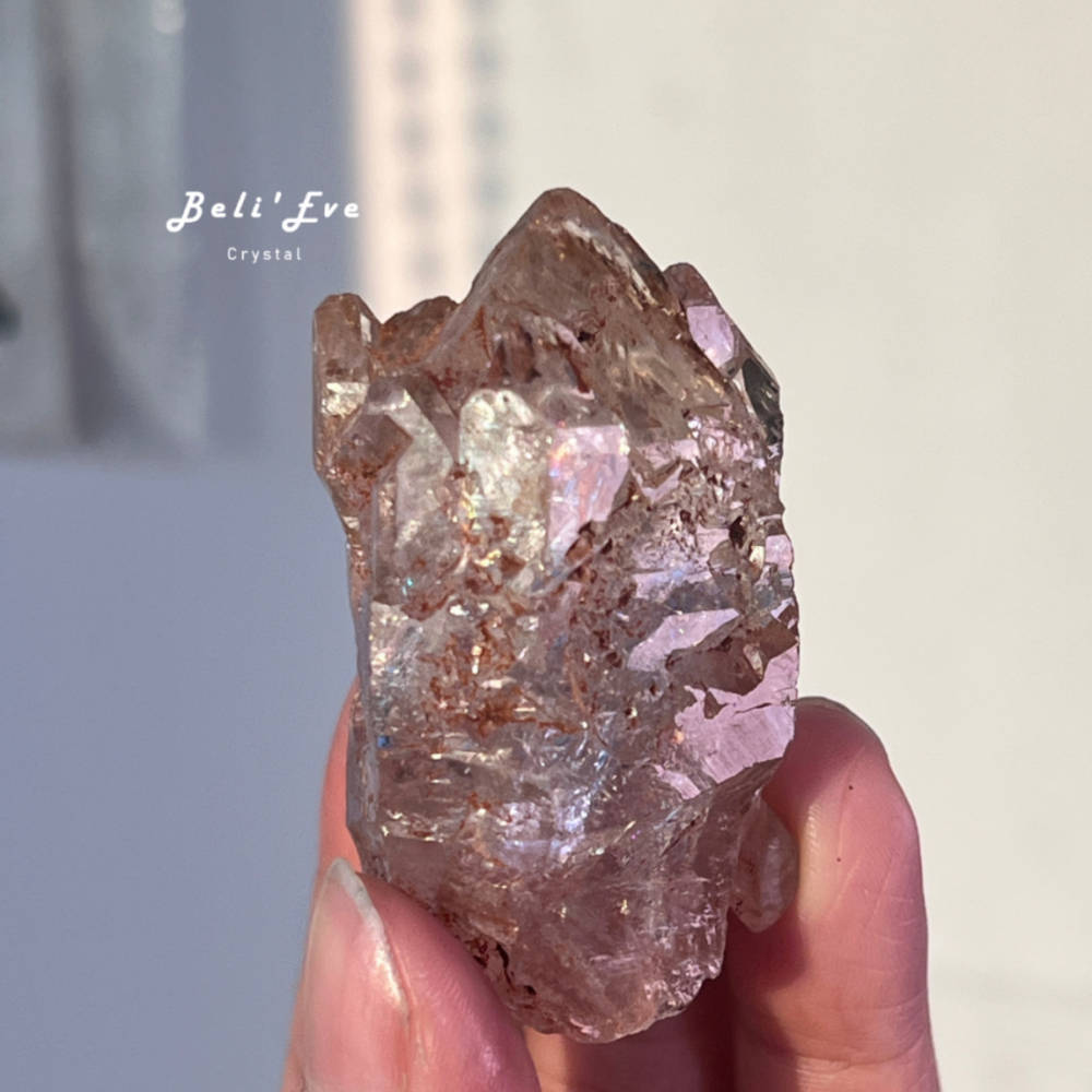 『手握療癒』骸骨水晶 骨骸水晶(Elestial Quartz / Skeletal Crystal)  芬斯特水晶
