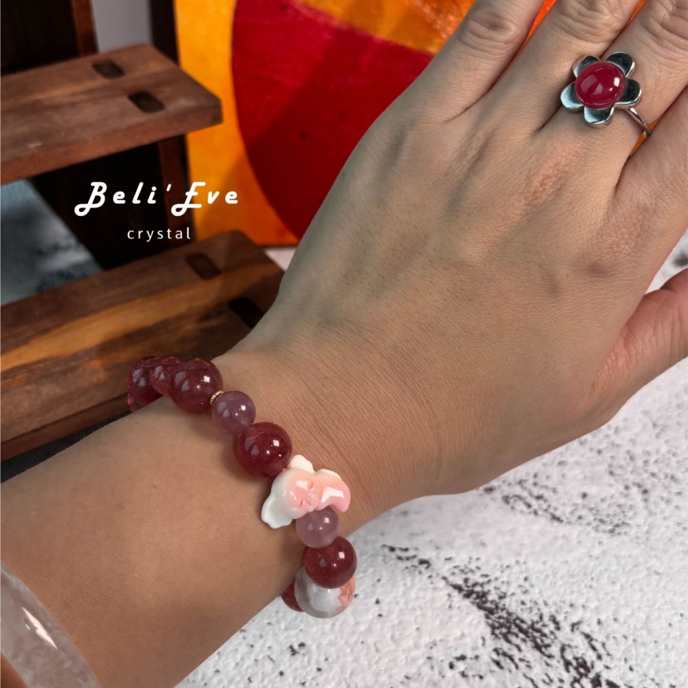 女王貝吸財大象+草莓晶+馬島粉晶+瑪瑙晶洞一顆 超級好人緣 來增強魅力吧!