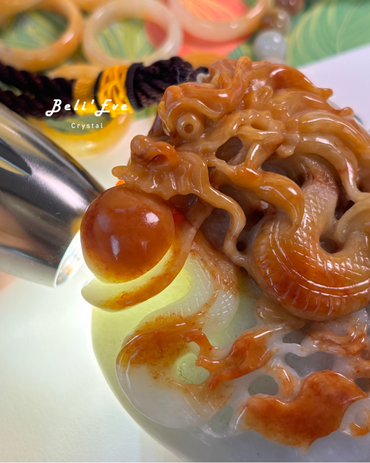 『天然黃翡』祥龍搶珠 A貨翡翠 帶綠 祥龍搶珠 招財 三合生肖 手把件