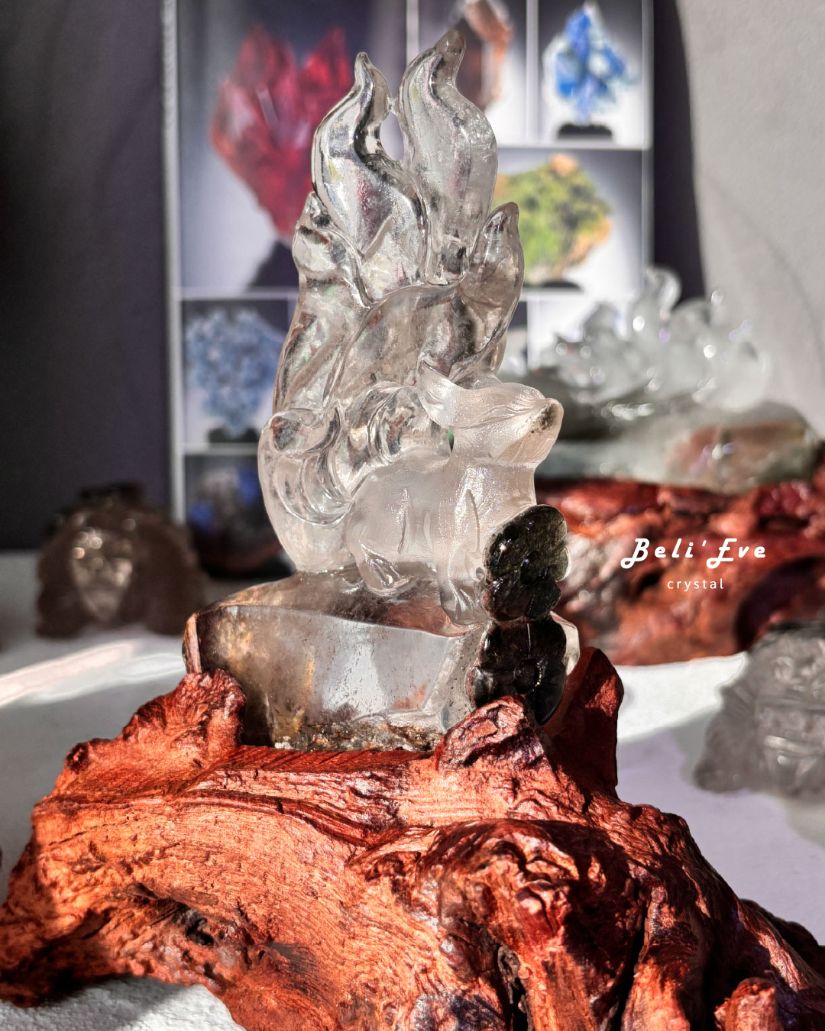 『堅忍不拔』梅花綠幽靈九尾狐+底座 超好生意 人緣好運 俏色雕刻