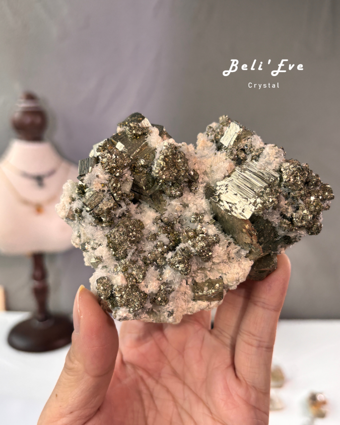 秘魯黃鐵礦共生方解石 pyrite愚人金